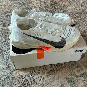 NIKE RUNNING SHOES MENS SIZE 9